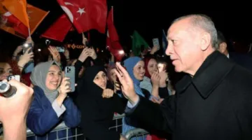 هل يشعر أردوغان بوجود “انقلاب” وشيك؟ ولماذا يُعتقل جميع معارضيه بتهمة “إهانته”؟ 15 رئيس بلدية سُجنوا، ولماذا نعت زعيم المعارضة أردوغان بـ “الجبان”؟ ما هو موقف قانون “تحديد صلاة الجمعة” وهل ستقوم أنقرة بفرز مواطنيها دينياً؟