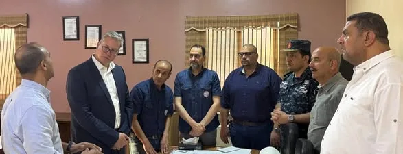 وزير البترول يتفقد غرفة عمليات أوسوكو ويستعرض آثار حادث البارجة البحرية في جبل الزيت وزير البترول يتفقد غرفة عمليات أوسوكو ويستعرض آثار حادث البارجة البحرية في جبل الزيت