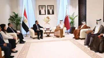 رئيس الوزراء يناقش مع نظيره القطري تعزيز الاستثمارات المشتركة