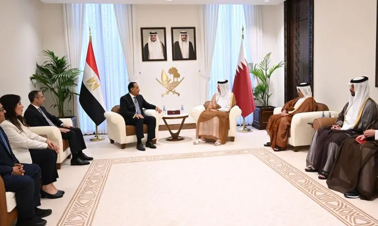 رئيس الوزراء يناقش مع نظيره القطري تعزيز الاستثمارات المشتركة رئيس الوزراء يناقش مع نظيره القطري تعزيز الاستثمارات المشتركة