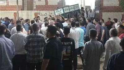 جنازة كبيرة للمهندس محمد طلعت، ضحية حريق سنترال رمسيس في ميت غمر جنازة كبيرة للمهندس محمد طلعت، ضحية حريق سنترال رمسيس في ميت غمر