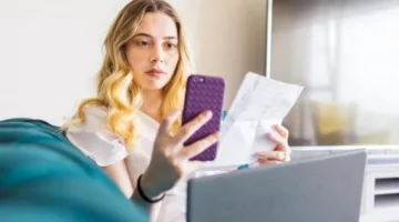 لماذا قد يسبب إقراض المال للأصدقاء والعائلة مشاكل كبيرة؟