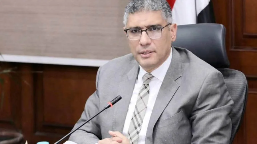 محافظ الجيزة: هدم مبنى مهدد بالسقوط وخطر في حارة سوق الأحد بحي جنوب الجيزة