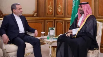 ولي العهد السعودي يجتمع مع وزير الخارجية الإيراني