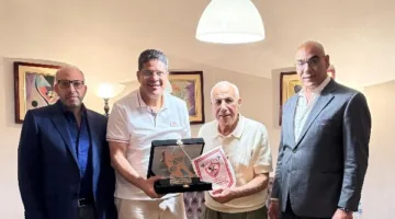 الزمالك يحتفي بأيمن الرمادي ويمنحه درع النادي تقديراً له