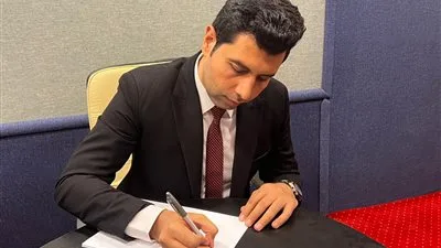 الإعلامي أحمد دياب ينعى شهداء حريق رمسيس بقصيدة مؤثرة بعنوان “ديوننا لكم” الإعلامي أحمد دياب ينعى شهداء حريق رمسيس بقصيدة مؤثرة بعنوان “ديوننا لكم”