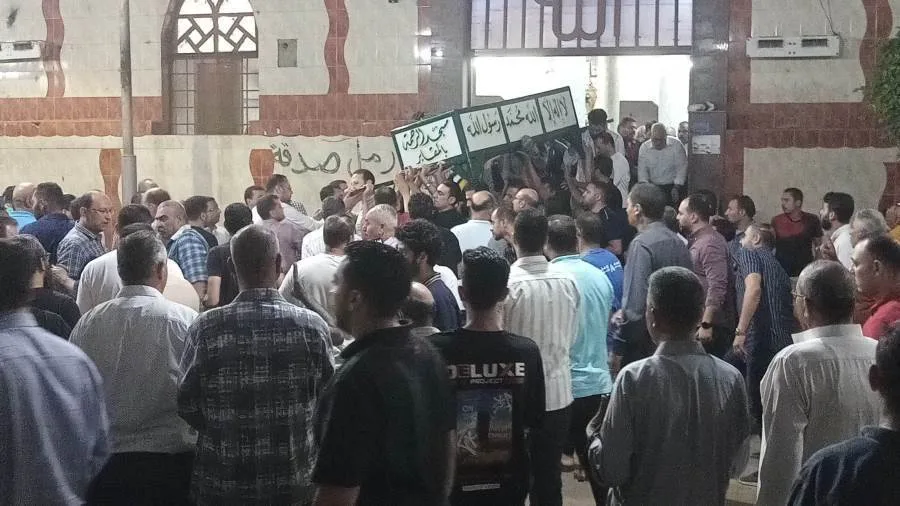 توديع جثمان المهندس محمد طلعت، ضحية سنترال رمسيس، من مسقط رأسه في الدقهلية توديع جثمان المهندس محمد طلعت، ضحية سنترال رمسيس، من مسقط رأسه في الدقهلية