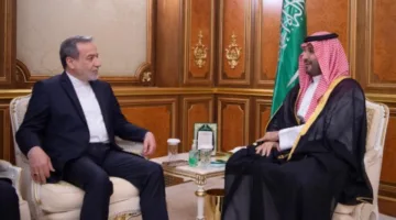 ابن سلمان وعراقجي يستعرضان التعاون الثنائي وآخر التطورات الإقليمية