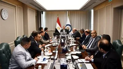 وزير البترول يتوجه إلى ذوي المفقودين في حادث أدمارين 12 ويتفقد مركز العمليات في جبل الزيت وزير البترول يتوجه إلى ذوي المفقودين في حادث أدمارين 12 ويتفقد مركز العمليات في جبل الزيت
