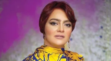 هبة عبد الغني تطلب عدم التقاط الصور خلال تلقيها عزاء والدتها