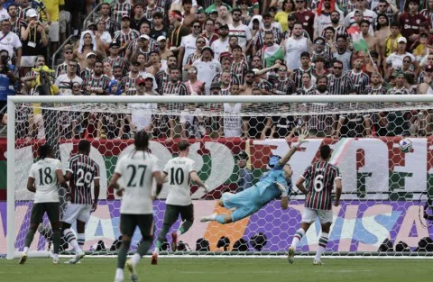 تشيلسي يتجاوز فلومينينسي ويصل إلى نهائي كأس العالم للأندية تشيلسي يتجاوز فلومينينسي ويصل إلى نهائي كأس العالم للأندية