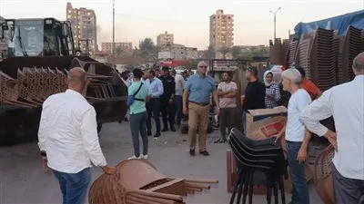 محافظ القليوبية يتولى حملة لإزالة التعديات في محلات البلاستيك بشبرا الخيمة محافظ القليوبية يتولى حملة لإزالة التعديات في محلات البلاستيك بشبرا الخيمة