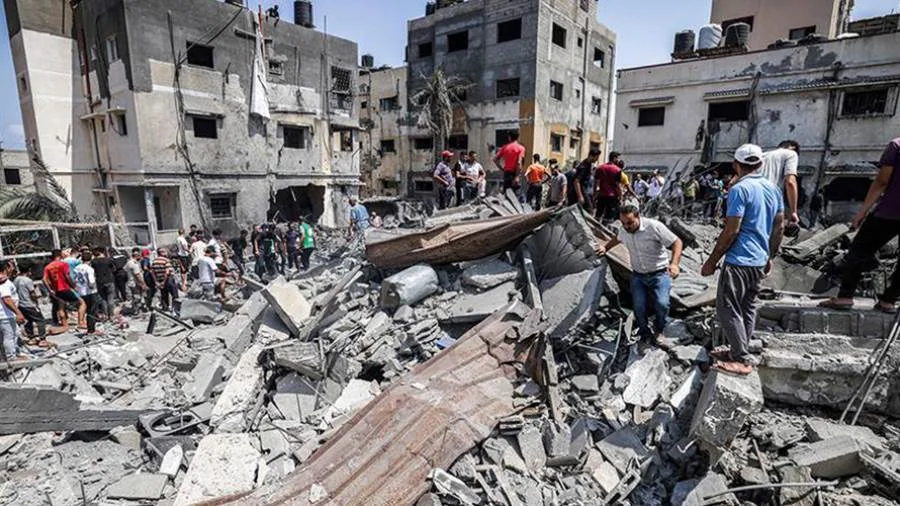7 شهداء، من بينهم 3 أطفال، جراء قصف الاحتلال في غرب خان يونس.