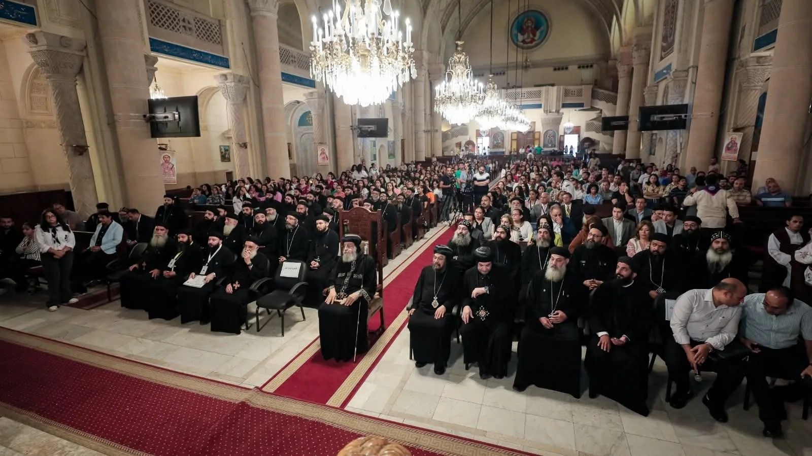 البابا تواضروس يجتمع مع الطلاب وأعضاء هيئة التدريس في الكلية الإكليريكية بالإسكندرية البابا تواضروس يجتمع مع الطلاب وأعضاء هيئة التدريس في الكلية الإكليريكية بالإسكندرية