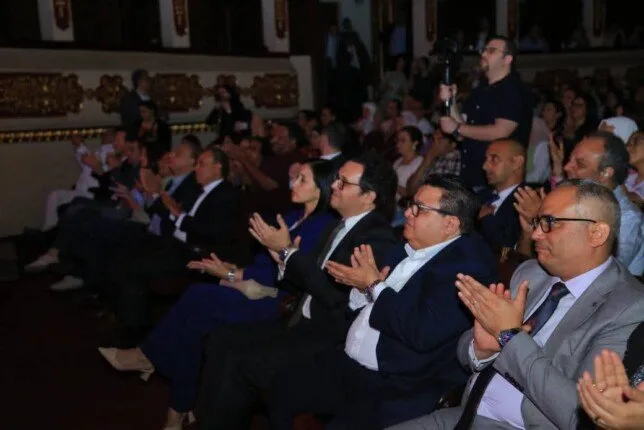 وزير الثقافة يحضر افتتاح مسرحية “الملك لير” وزير الثقافة يحضر افتتاح مسرحية “الملك لير”