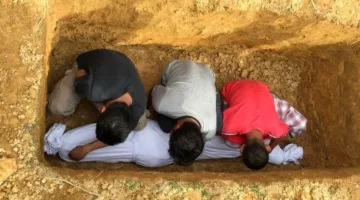 طريقة تلقين الميت بعد الدفن: دليل شرعي مدعوم بالأدلة