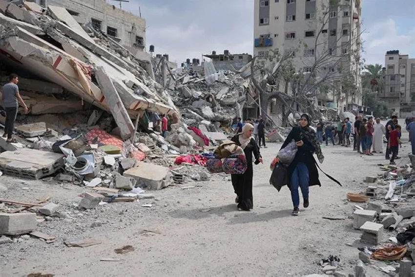 استشهاد العشرات من الفلسطينيين جراء القصف الإسرائيلي استشهاد العشرات من الفلسطينيين جراء القصف الإسرائيلي