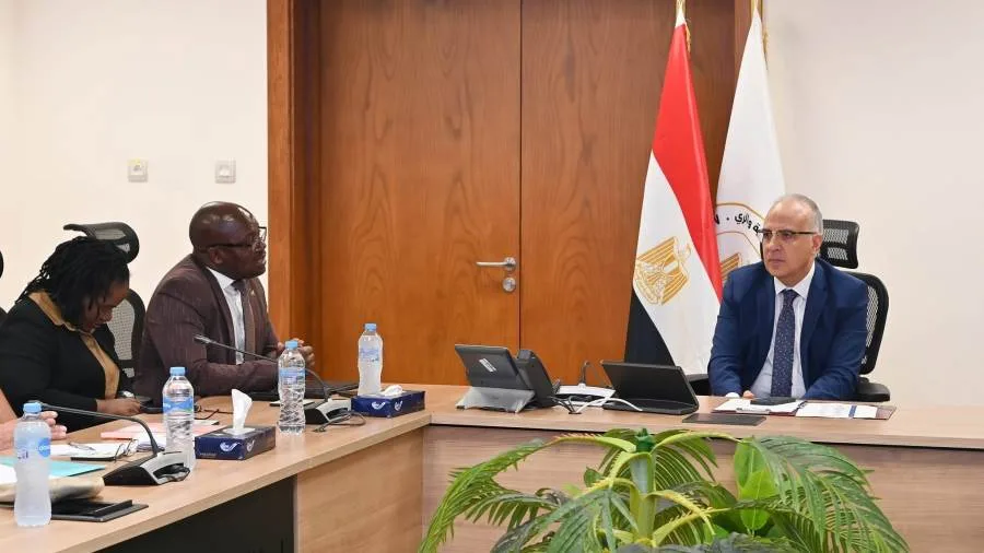 وزير الري يجتمع مع وفد لجنة الزراعة والبيئة من البرلمان الناميبي بحضور رئيس لجنة الزراعة والري.