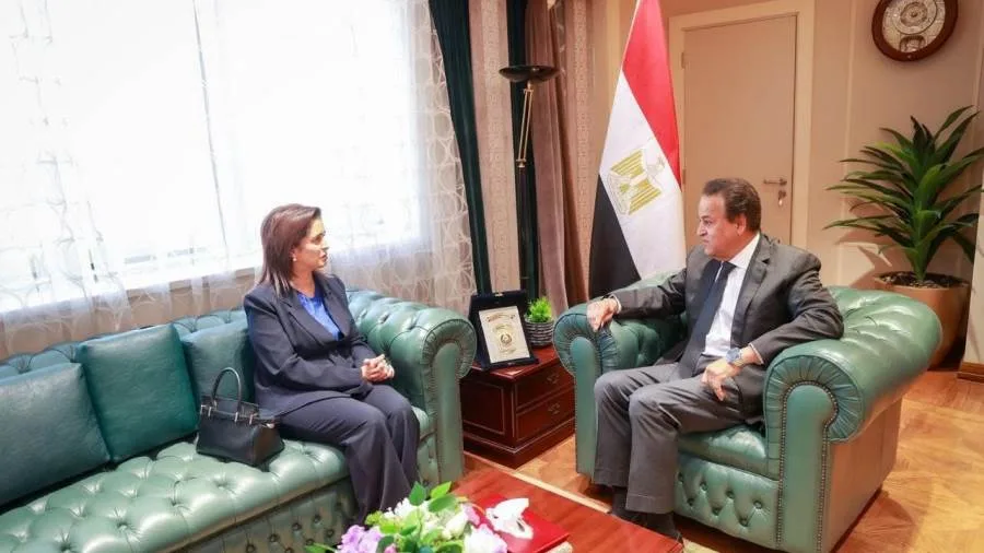 وزير الصحة يناقش مع المدير الإقليمي لمنظمة الصحة العالمية سبل تعزيز التعاون في المجال الصحي وزير الصحة يناقش مع المدير الإقليمي لمنظمة الصحة العالمية سبل تعزيز التعاون في المجال الصحي