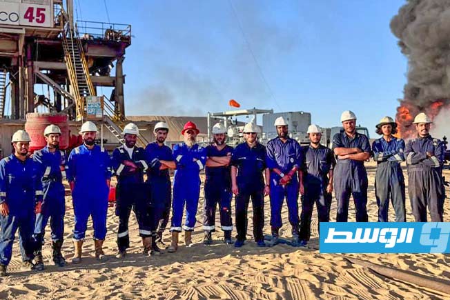 الفريق الفني بشركة سرت المسؤول عن تطويل بئر نفط في حقل زلطن، 8 يوليو 2025. (مؤسسة النفط)