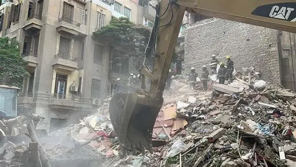 انهيار جزئي لعمارة سكنية في شارع مستشفى الصدر بالعمرانية انهيار جزئي لعمارة سكنية في شارع مستشفى الصدر بالعمرانية