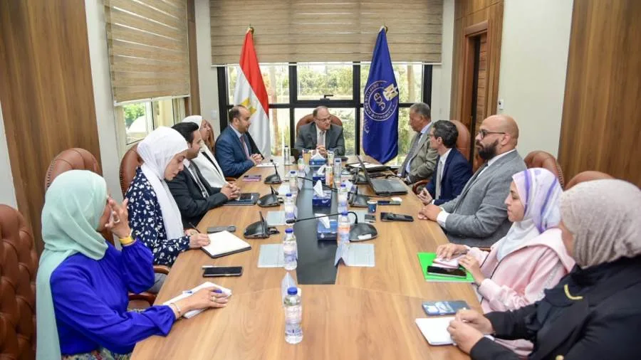 رئيس هيئة الدواء يجتمع مع شركة “إنفورما” لمناقشة جوانب المشاركة وتسليط الضوء على تجربة مصر في صناعة الأدوية رئيس هيئة الدواء يجتمع مع شركة “إنفورما” لمناقشة جوانب المشاركة وتسليط الضوء على تجربة مصر في صناعة الأدوية