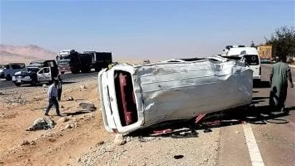 إصابة 6 أفراد نتيجة انقلاب حافلة صغيرة على الطريق الأوسطى إصابة 6 أفراد نتيجة انقلاب حافلة صغيرة على الطريق الأوسطى