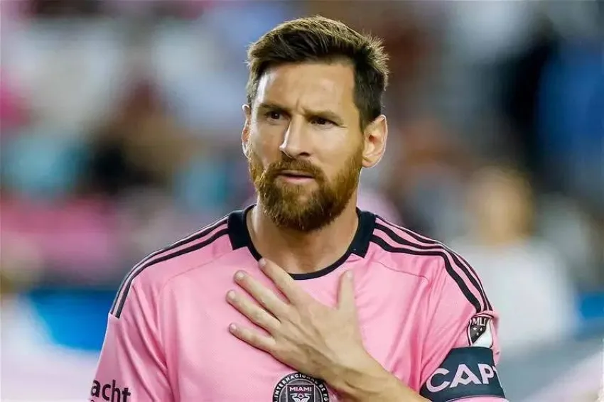 الأهلي يتفاوض مع ميسي للانضمام إليه في يناير المقبل. الأهلي يتفاوض مع ميسي للانضمام إليه في يناير المقبل.