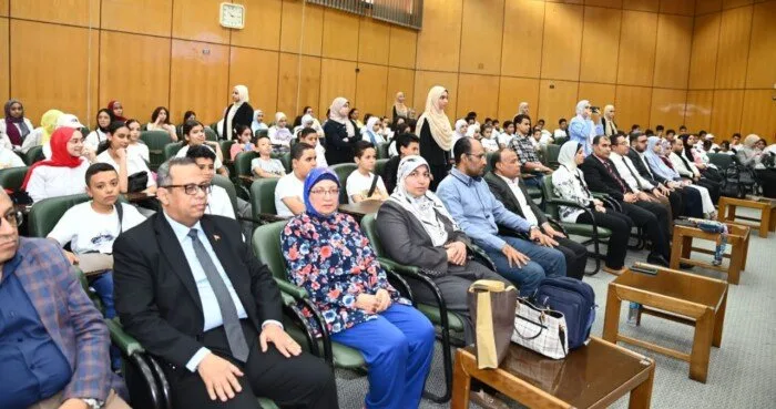رئيس جامعة أسيوط يطلق المرحلة المجمعة لفعاليات جامعة الطفل رئيس جامعة أسيوط يطلق المرحلة المجمعة لفعاليات جامعة الطفل