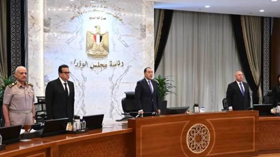 عاجل.. الحكومة تتوقف دقيقة صمت لذكرى شهداء “الدائري الإقليمي” و“سنترال رمسيس”