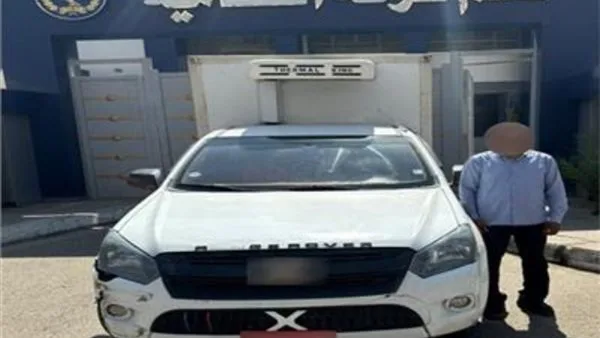 الداخلية تعتقل سائقًا قاد سيارته بعكس السير واصطدم بمركبة أخرى على طريق “السخنة”
