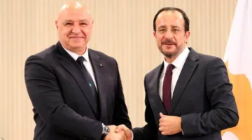الرئيسان اللبناني والقبرصي يعبران عن التزامهما بتعزيز التعاون بين الدولتين في شتى المجالات.