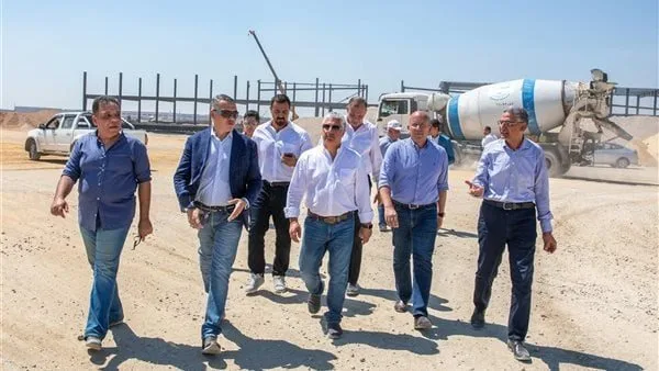 رئيس المنطقة الاقتصادية لقناة السويس يطلع على تقدم سير المشروعات الصناعية في القنطرة غرب رئيس المنطقة الاقتصادية لقناة السويس يطلع على تقدم سير المشروعات الصناعية في القنطرة غرب