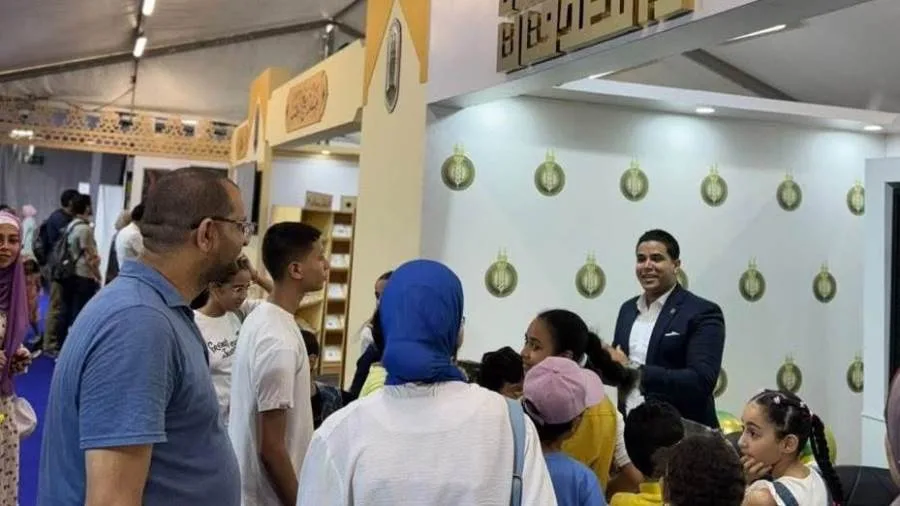 ركن ‘بيت الزكاة والصدقات’ في جناح الأزهر يلفت انتباه زوار معرض الإسكندرية الدولي للكتاب ركن ‘بيت الزكاة والصدقات’ في جناح الأزهر يلفت انتباه زوار معرض الإسكندرية الدولي للكتاب