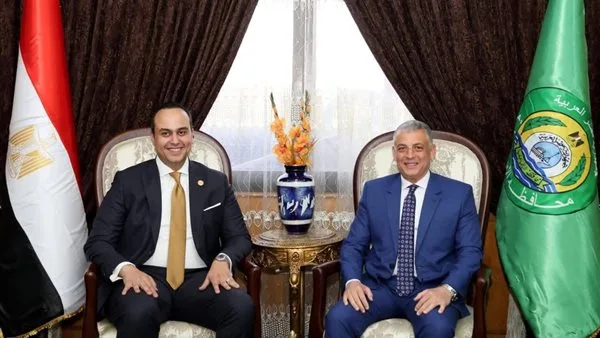 محافظ الإسماعيلية يجتمع برئيس هيئة الرعاية الصحية ويشدد على تميز المحافظة في تقديم الخدمات الصحية