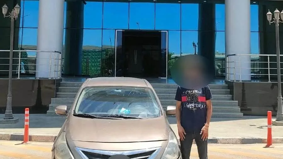 الداخلية: القبض على موظف سمح للأطفال بالجلوس على نوافذ سيارة أثناء سيرها في الطريق الدائري بالجيزة