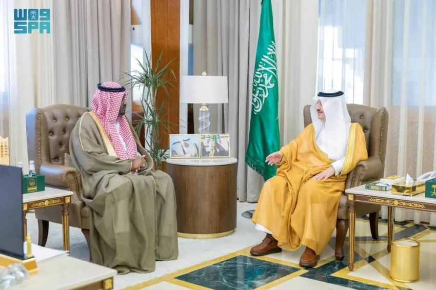 أمير المنطقة الشرقية يلتقي برئيس وأعضاء جمعية حكام كرة القدم السعودية ‘عطاء ووفاء’ أمير المنطقة الشرقية يلتقي برئيس وأعضاء جمعية حكام كرة القدم السعودية ‘عطاء ووفاء’