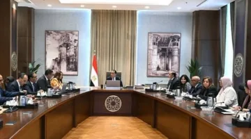 رئيس الوزراء يستعرض الطرق المقترحة لتنفيذ القوانين المتعلقة بقانون الإيجار الجديد