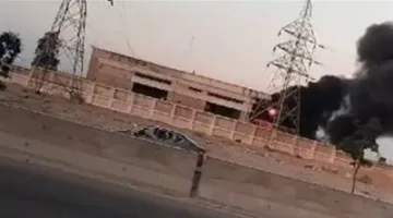 حريق يدمر منشأة تابعة لشركة كهرباء العاشر من رمضان.. وجهود فرق الإطفاء مستمرة للسيطرة عليه