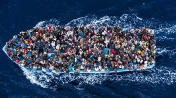 اليونان تُعلن عن وقف استقبال طلبات اللجوء للمهاجرين الوافدين عبر قوارب من إفريقيا.