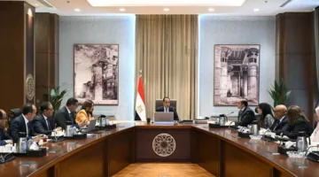 رئيس الوزراء يستعرض الآليات الموصى بها لتطبيق القوانين الجديدة للإيجار