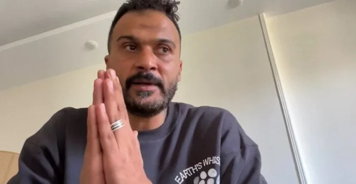 «بناتي سجنتني».. إبراهيم سعيد ينهار بالبكاء بعد الإفراج عنه ويستغيث بدار الإفتاء «بناتي سجنتني».. إبراهيم سعيد ينهار بالبكاء بعد الإفراج عنه ويستغيث بدار الإفتاء
