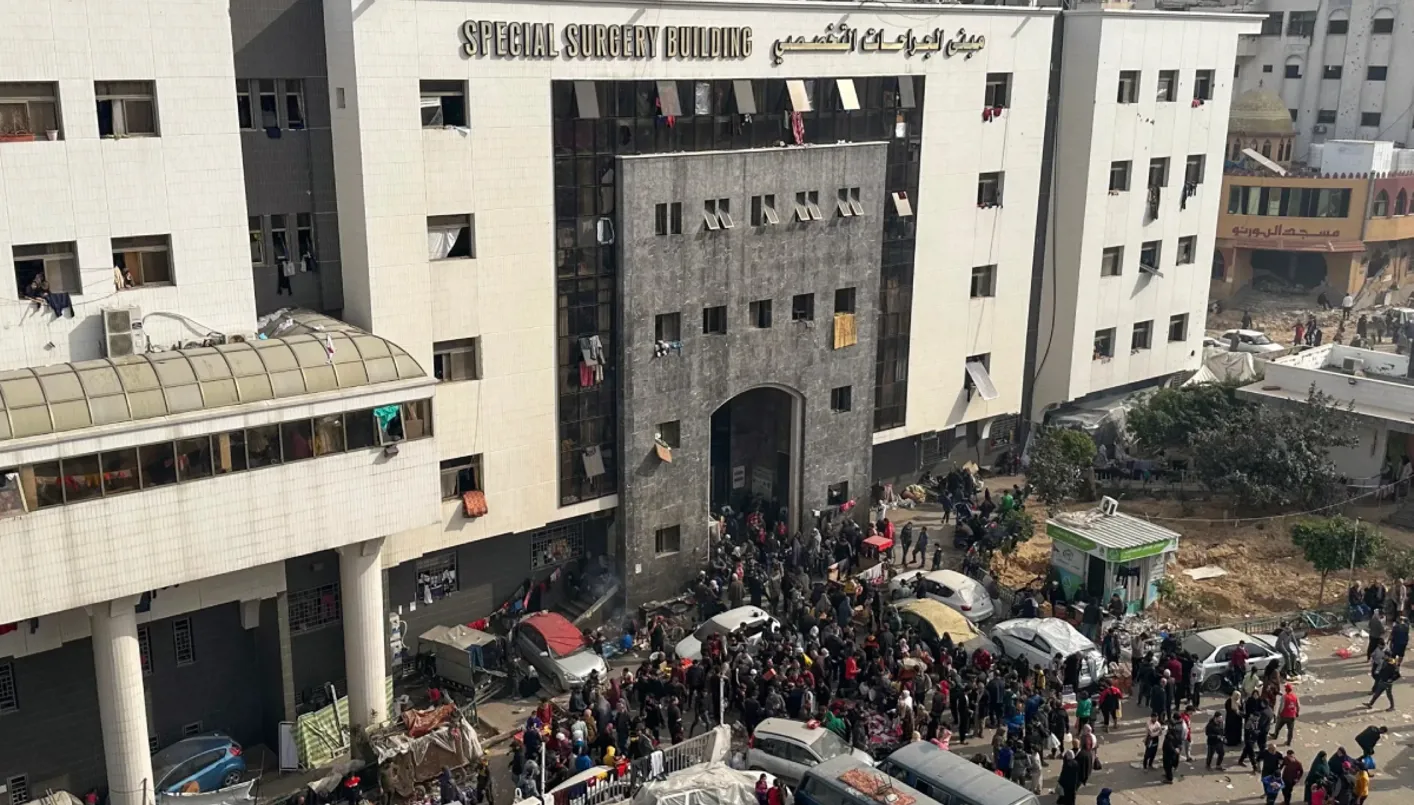 أطباء: نقص الوقود قد يؤدي إلى تحويل أكبر مستشفى في غزة إلى مكان للدفن. أطباء: نقص الوقود قد يؤدي إلى تحويل أكبر مستشفى في غزة إلى مكان للدفن.