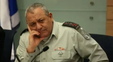 رئيس الأركان الإسرائيلي السابق ينصح نتنياهو بوقف التعنت والتوصل إلى اتفاق عاجل مع “حماس” لإنهاء النزاع وتبادل الأسرى.