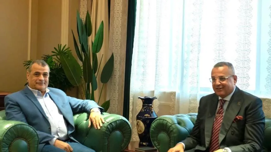 وزير الدولة للإنتاج الحربي يستقبل محافظ جنوب سيناء لمناقشة أوجه تعزيز التعاون.