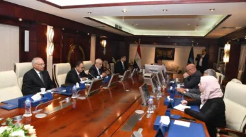 رئيس هيئة قناة السويس يستعرض فرص التعاون مع مجموعة UW القبرصية واستثمارها لتطوير ترسانة بورسعيد البحرية إلى منشأة عالمية لبناء السفن.