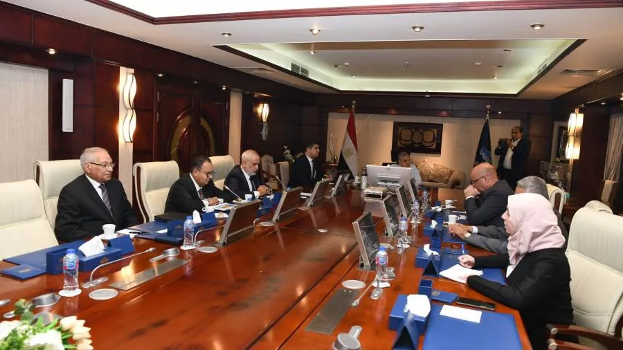 رئيس هيئة قناة السويس يستعرض فرص التعاون مع مجموعة UW القبرصية واستثمارها لتطوير ترسانة بورسعيد البحرية إلى منشأة عالمية لبناء السفن.