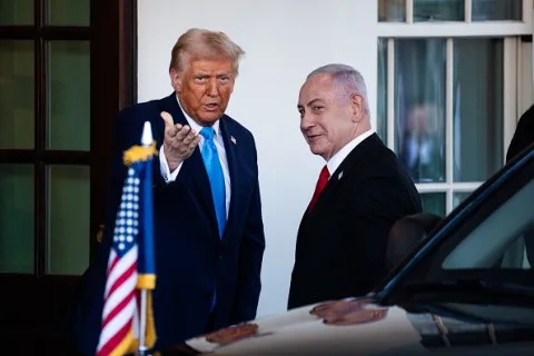 نتنياهو يزعم أنه وترامب يسعيان لإبرام اتفاق في غزة لكن ليس بأي ثمن: هدفنا تحرير المحتجزين وإنهاء حكم حركة “حماس”. نتنياهو يزعم أنه وترامب يسعيان لإبرام اتفاق في غزة لكن ليس بأي ثمن: هدفنا تحرير المحتجزين وإنهاء حكم حركة “حماس”.