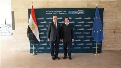 النائب العام يشارك في اجتماعات “اليوروميد” في لاهاي ويتباحث مع رئيس “يوروچست” حول تعزيز التعاون القضائي وتطوير برامج التدريب المشتركة.
