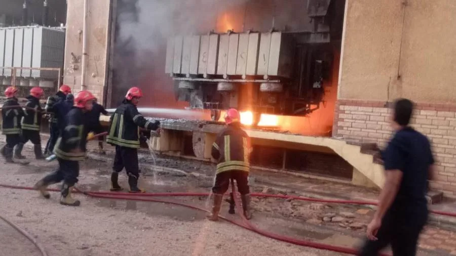 وزير الكهرباء يزور موقع الحريق في محطة الطاقة بالعاشر